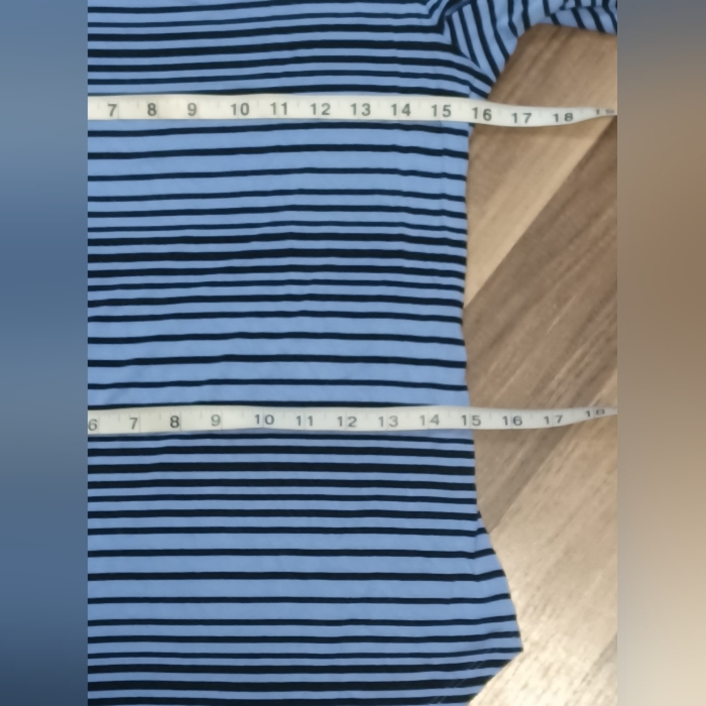 🔆𝟲/$𝟮𝟬 𝑨𝒑𝒕.𝟗 𝑩𝒍𝒖𝒆 𝑺𝒕𝒓𝒊𝒑𝒆𝒅 𝑾𝒐𝒎𝒆𝒏'𝒔 𝑻𝒐𝒑 - Picture 5 of 8